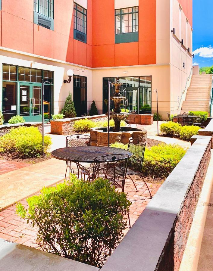 Hotel Anthracite Carbondale Bagian luar foto